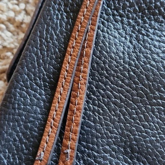 Fossil black and brown pebbled leather crossed bag - Picture 3 of 14